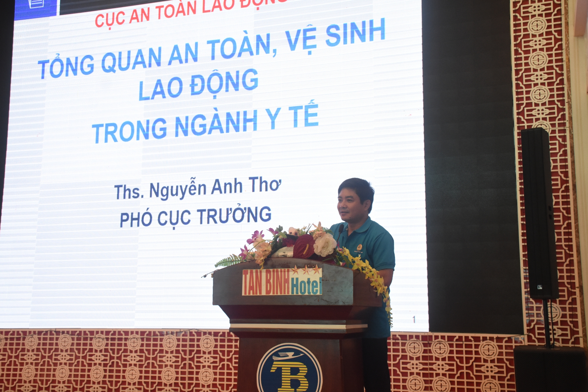 Đồng lòng, chung sức bảo vệ Blouse trắng Đồng lòng, chung sức bảo vệ Blouse trắng