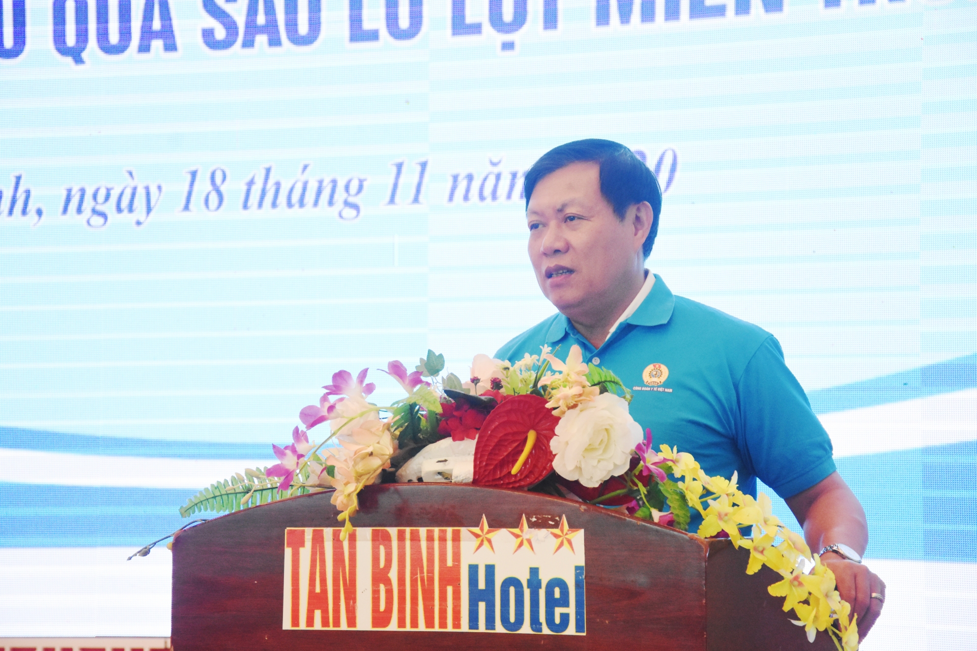 Cùng hành động để bảo vệ Blouse trắng Cùng hành động để bảo vệ Blouse trắng