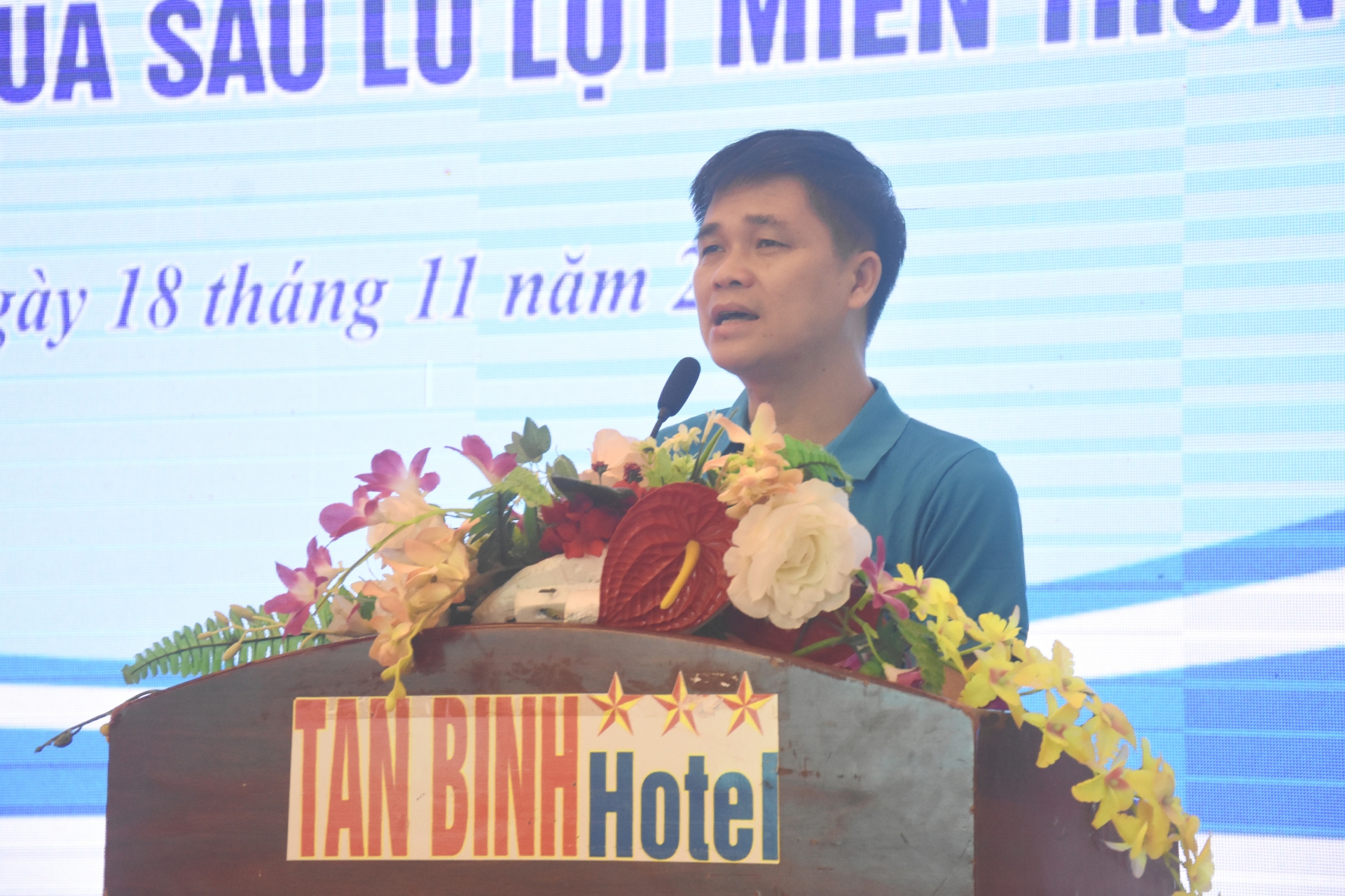 Cùng hành động để bảo vệ Blouse trắng Cùng hành động để bảo vệ Blouse trắng