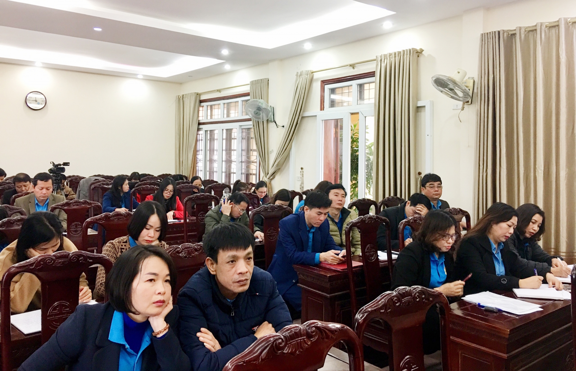 Khen thưởng cho 8 đơn vị có số lượng lớn CĐCS tham gia thi tìm hiểu Bộ luật Lao động 2019 Khen thưởng cho 8 đơn vị có số lượng lớn CĐCS tham gia thi tìm hiểu Bộ luật Lao động 2019