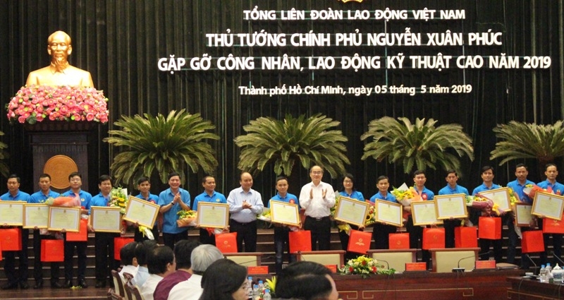 Thủ tướng gặp gỡ, lắng nghe những ý kiến của công nhân kỹ thuật cao thu tuong gap go lang nghe nhung y kien cua cong nhan ky thuat cao