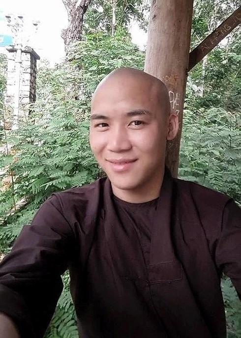 be trai 11 tuoi bi 1 nguoi tu hanh danh da man trong khoa tu he