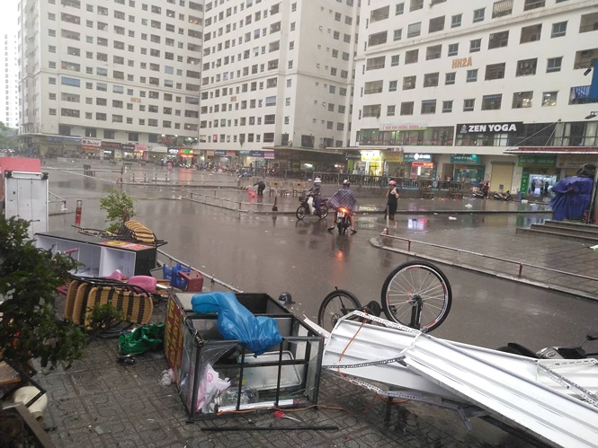 mua dong khien hang loat phuong tien do lan loc tren pho ha noi