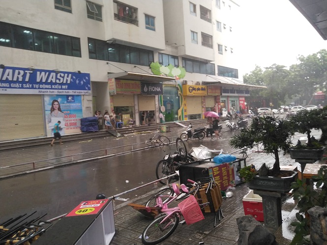 mua dong khien hang loat phuong tien do lan loc tren pho ha noi