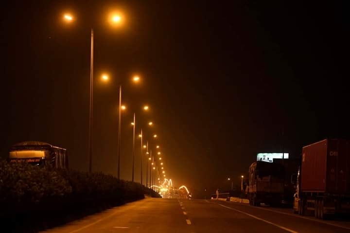 loi khai cua tai xe container dam hang loat xe may o cau thanh tri