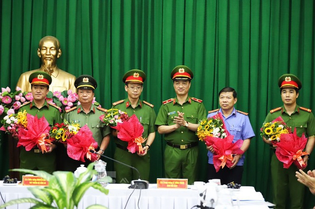 Công an thu giữ tiền, ô tô trong vụ án địa ốc Alibaba cong an thu giu tien o to trong vu an dia oc alibaba