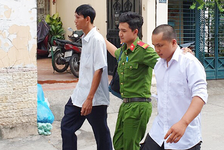 Cưỡng chế nhóm vệ sĩ khỏi căn nhà bị chiếm cuong che nhom ve si khoi can nha bi chiem