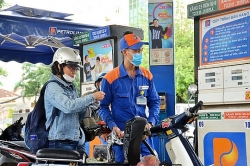 gia xang dau 2810 giu vung da tang