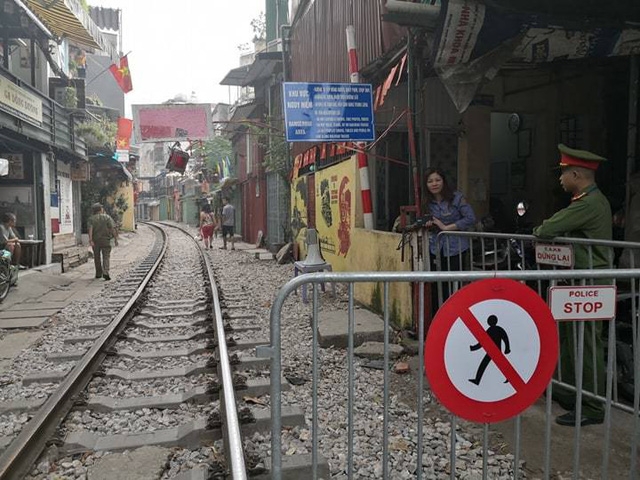 Hà Nội: Đóng cửa cà phê đường tàu từ sáng nay (10/10)