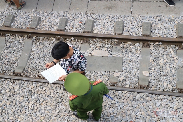 ha noi dong cua ca phe duong tau tu sang nay 1010