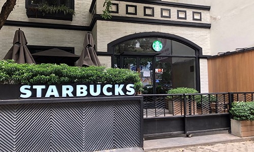 starbucks dong nhieu cua hang vi o nhiem nguon nuoc