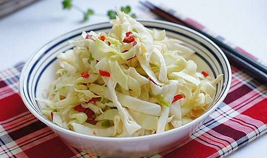 12 thuc pham vang rat pho bien giup ban chong ung thu