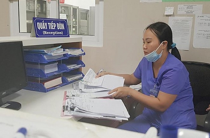 Bệnh nhân say xỉn xông vào đánh điều dưỡng viên, đập phá đồ đạc tại bệnh viện benh nhan say xin xong vao danh dieu duong vien va dap pha do dac tai benh vien