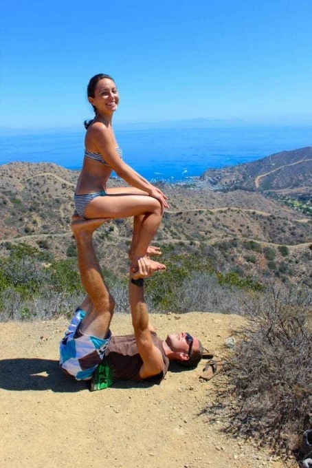 10 buc anh tuyet dep ve yoga couple giup truyen cam hung ve yoga danh cho cap doi