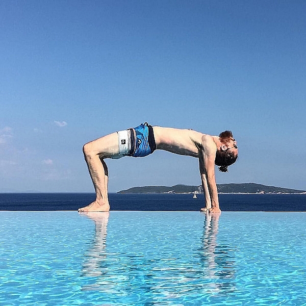 10 động tác yoga giúp cải thiện sức khoẻ và vóc dáng cho dân văn phòng 10 dong tac yoga giup cai thien suc khoe va voc dang cho dan van phong