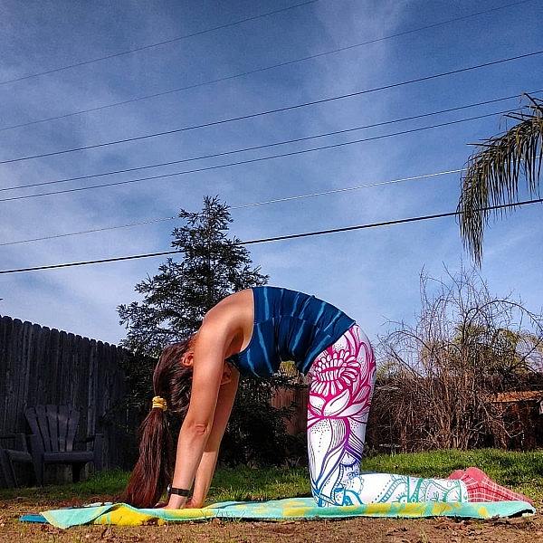 10 động tác yoga giúp cải thiện sức khoẻ và vóc dáng cho dân văn phòng 10 dong tac yoga giup cai thien suc khoe va voc dang cho dan van phong