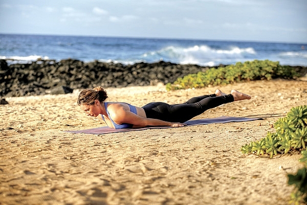 10 động tác yoga giúp cải thiện sức khoẻ và vóc dáng cho dân văn phòng 10 dong tac yoga giup cai thien suc khoe va voc dang cho dan van phong