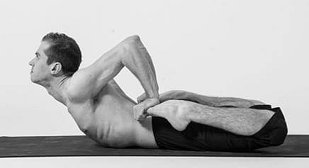 10 động tác yoga giúp cải thiện sức khoẻ và vóc dáng cho dân văn phòng 10 dong tac yoga giup cai thien suc khoe va voc dang cho dan van phong