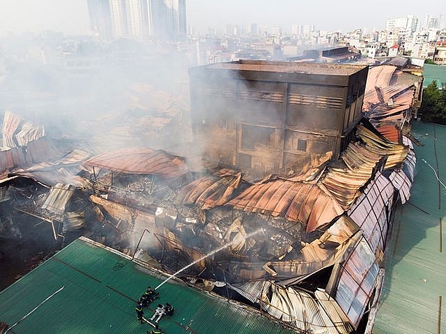 tran mua vang toi 29 8 co the giam nguy co doc hai tu vu chay nha may rang dong