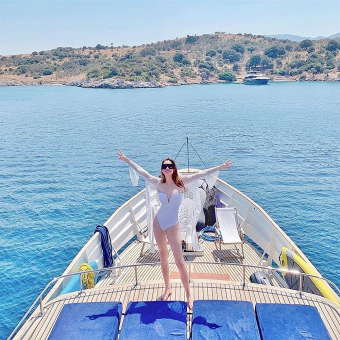 sao viet dong loat khoe anh du hi trong ky nghi 29