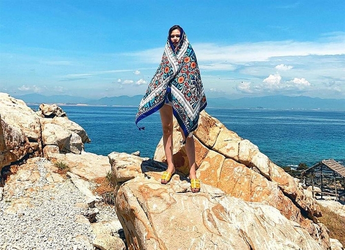 sao viet dong loat khoe anh du hi trong ky nghi 29