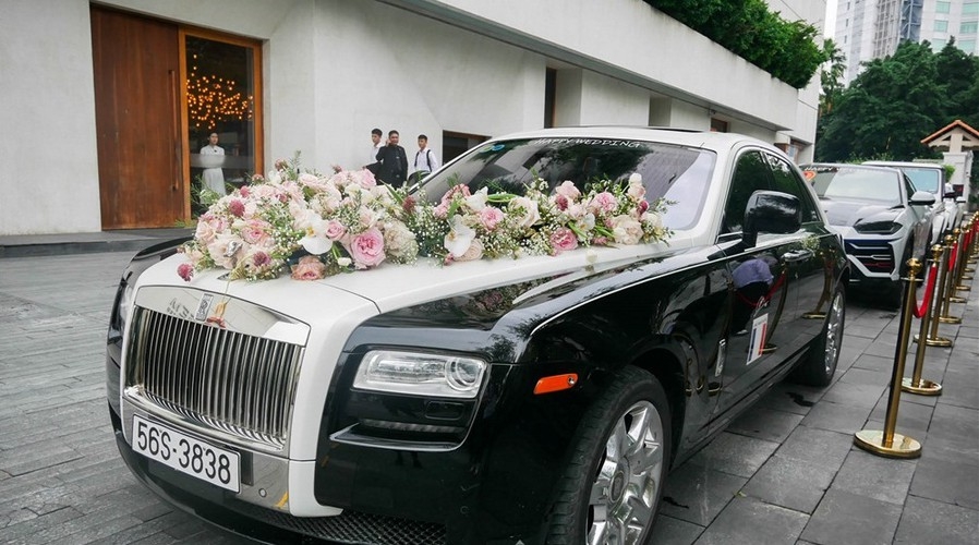 Loạt siêu xe trình làng trong đám cưới ái nữ con gái đại gia Minh Nhựa