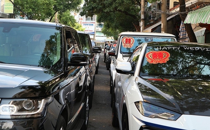 loat sieu xe trinh lang trong dam cuoi ai nu con gai dai gia minh nhua