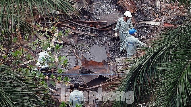 Bùn và rác thải sau vụ cháy nhà máy Rạng Đông được đưa đi đâu? bun va rac thai sau vu chay nha may rang dong duoc dua di dau trong 1 tuan xu ly