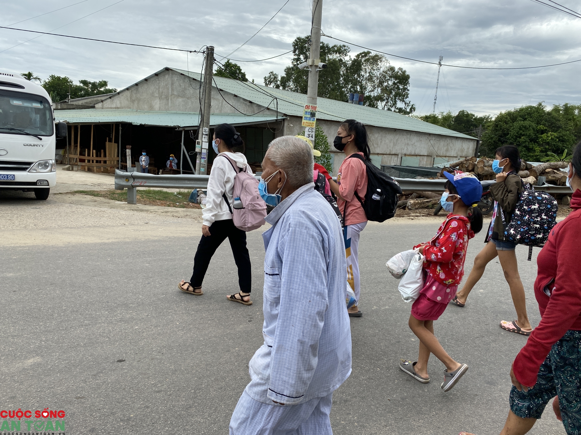 Tình người trong dịch Covid-19 ở Quảng Nam tinh nguoi trong dich covid 19 o quang nam