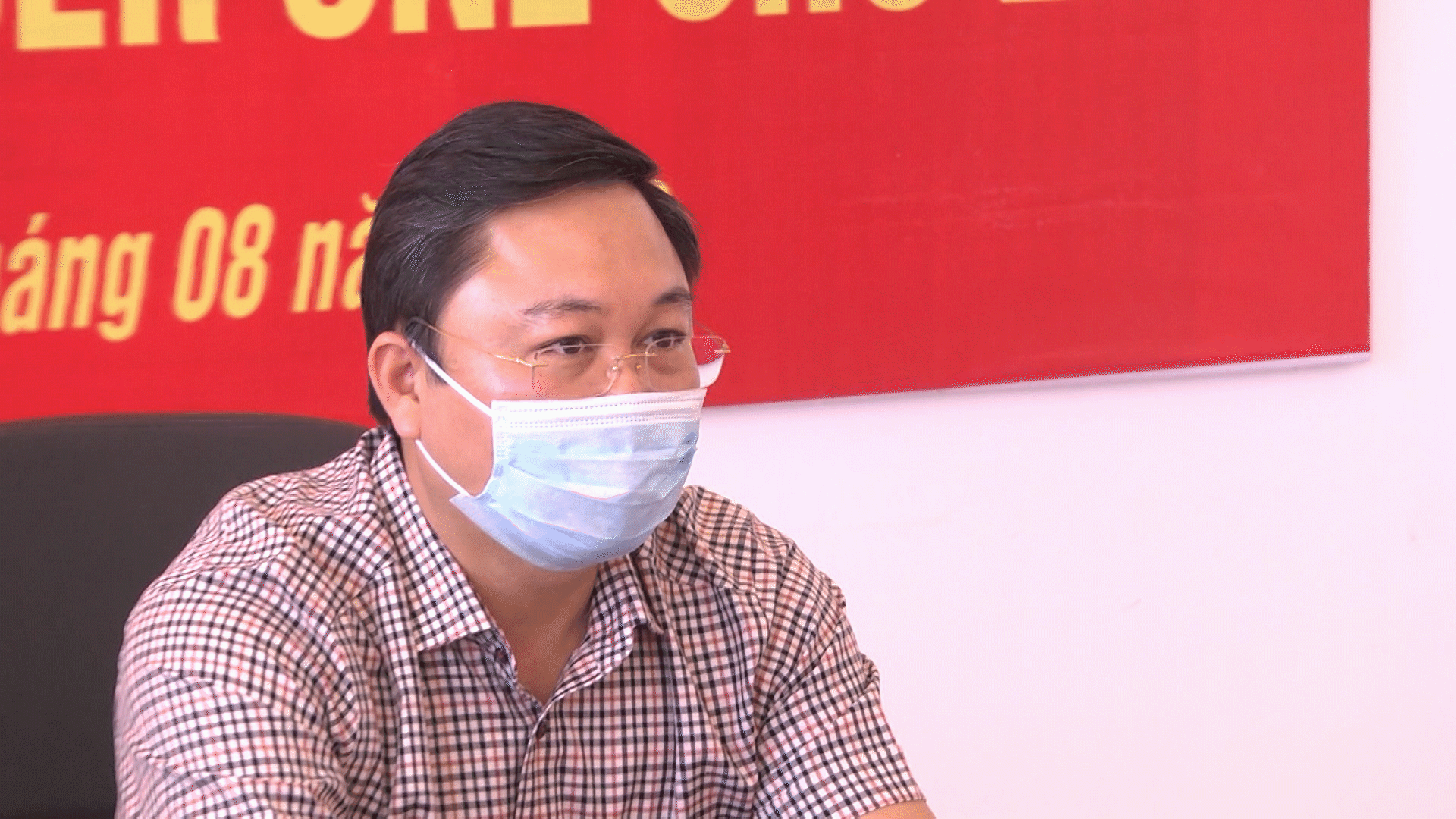 1605 pv cong trinh va cong nhanstill005