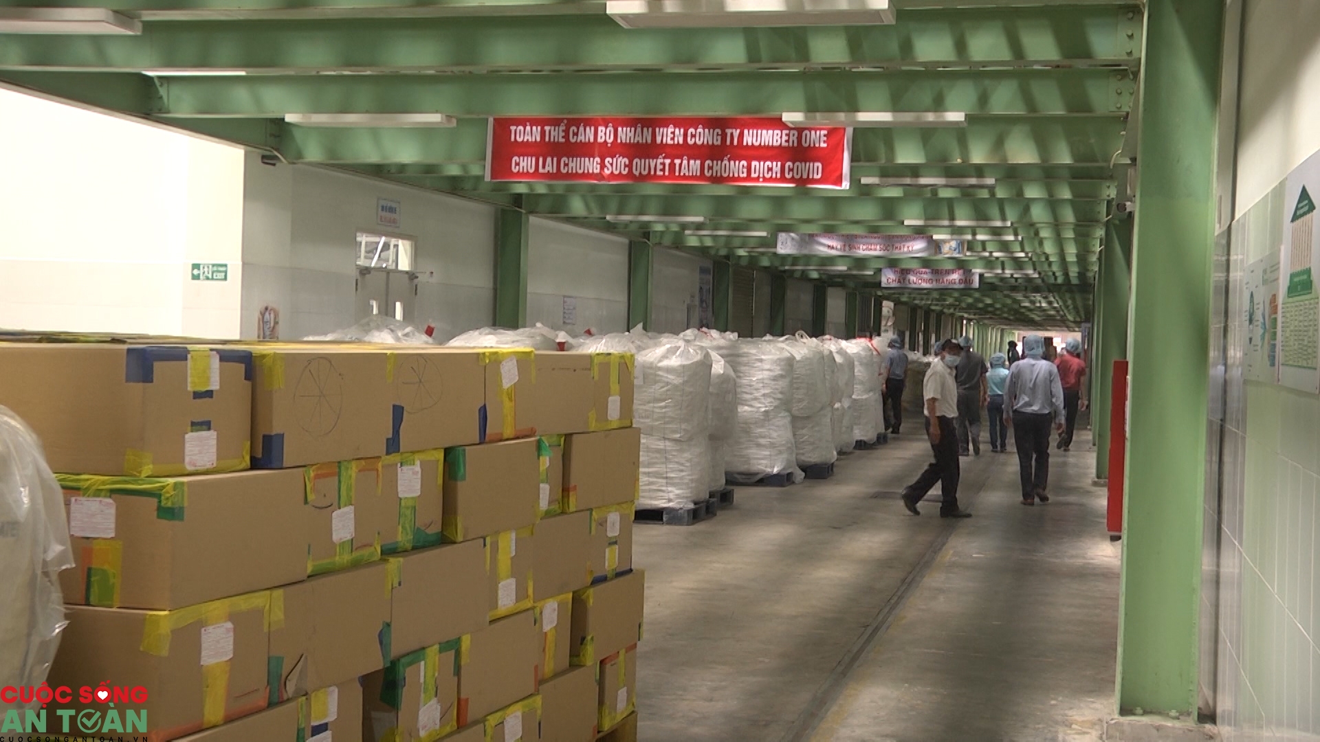 2402 pv cong trinh va cong nhanstill010