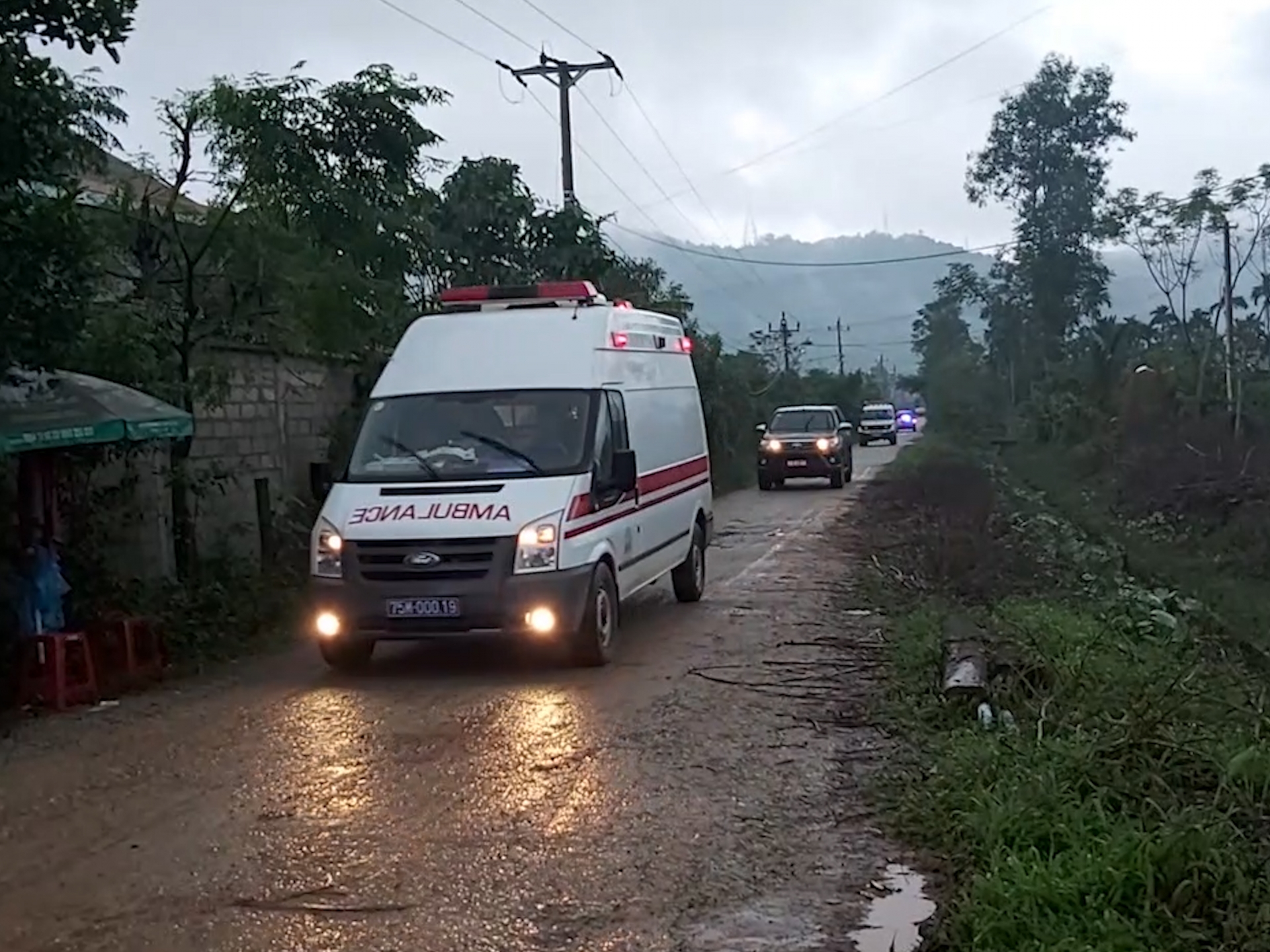 Nỗ lực tìm kiếm công nhân mất tích tại thuỷ điện Rào Trăng 3 Nỗ lực tìm kiếm công nhân mất tích tại thuỷ điện Rào Trăng 3