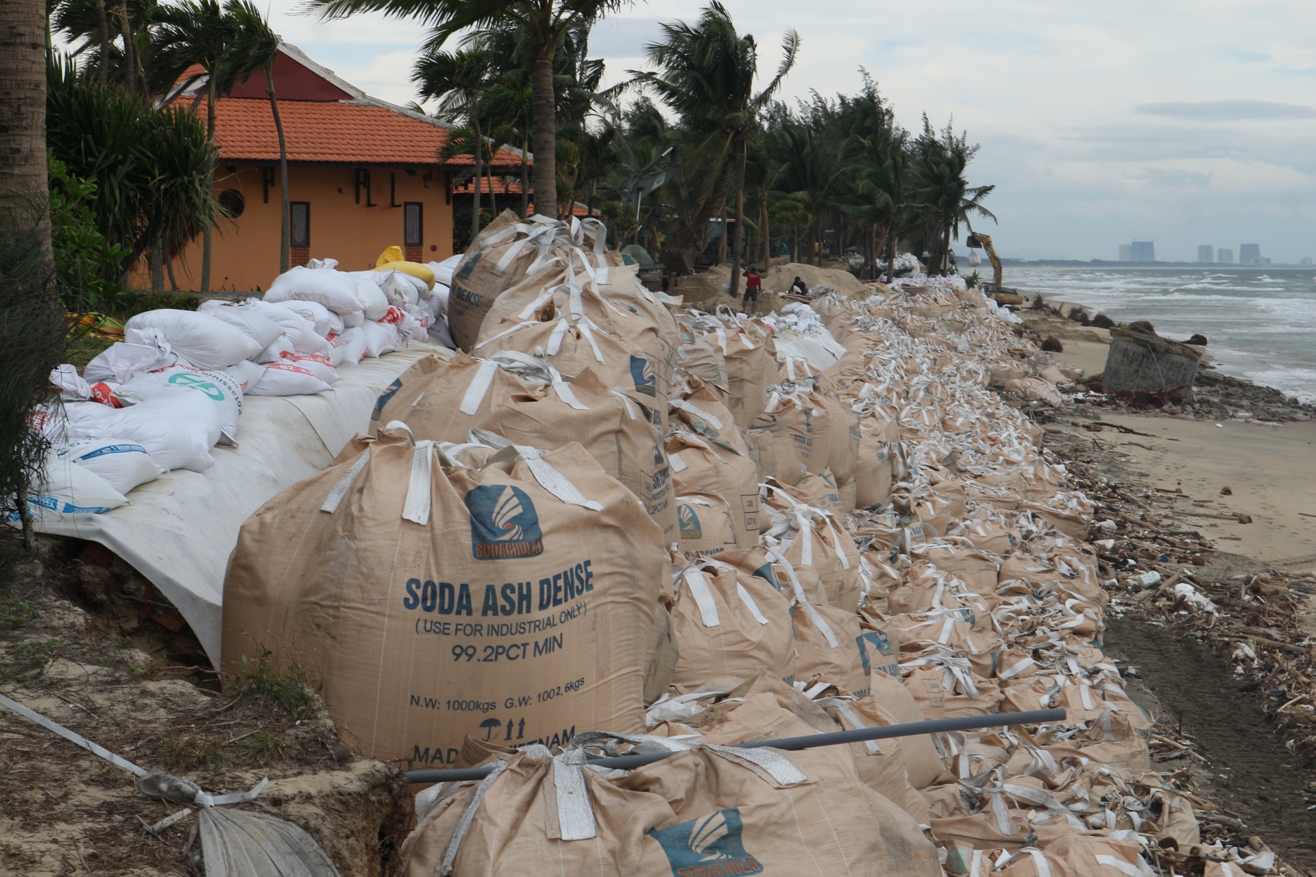 Phó Thủ tướng Trịnh Đình Dũng kiểm tra công tác ứng phó bão số 9 tại Quảng Nam Phó Thủ tướng Trịnh Đình Dũng kiểm tra công tác ứng phó bão số 9 tại Quảng Nam