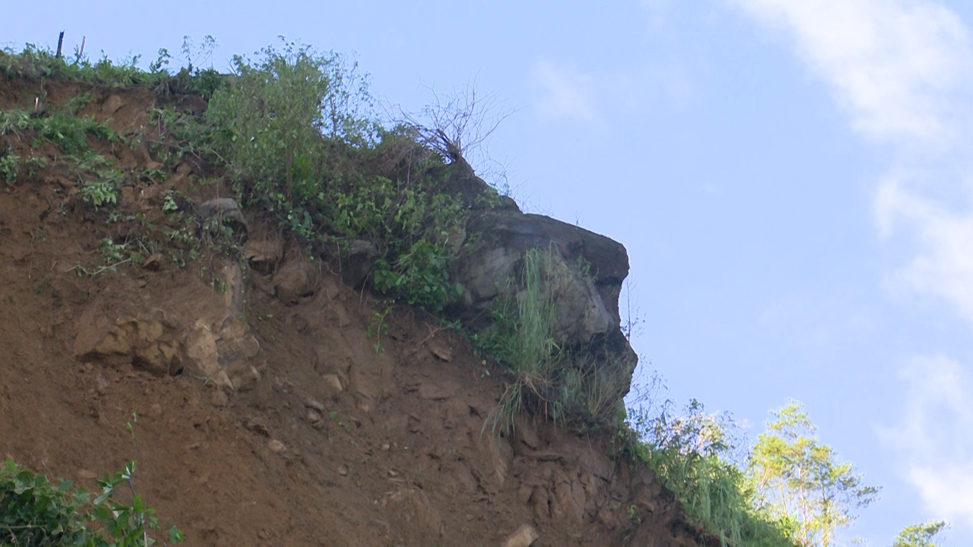 Kinh hoàng 2 vụ sạt lở núi liên tiếp xảy ra tại Quảng Nam Kinh hoàng 2 vụ sạt lở núi liên tiếp xảy ra tại Quảng Nam