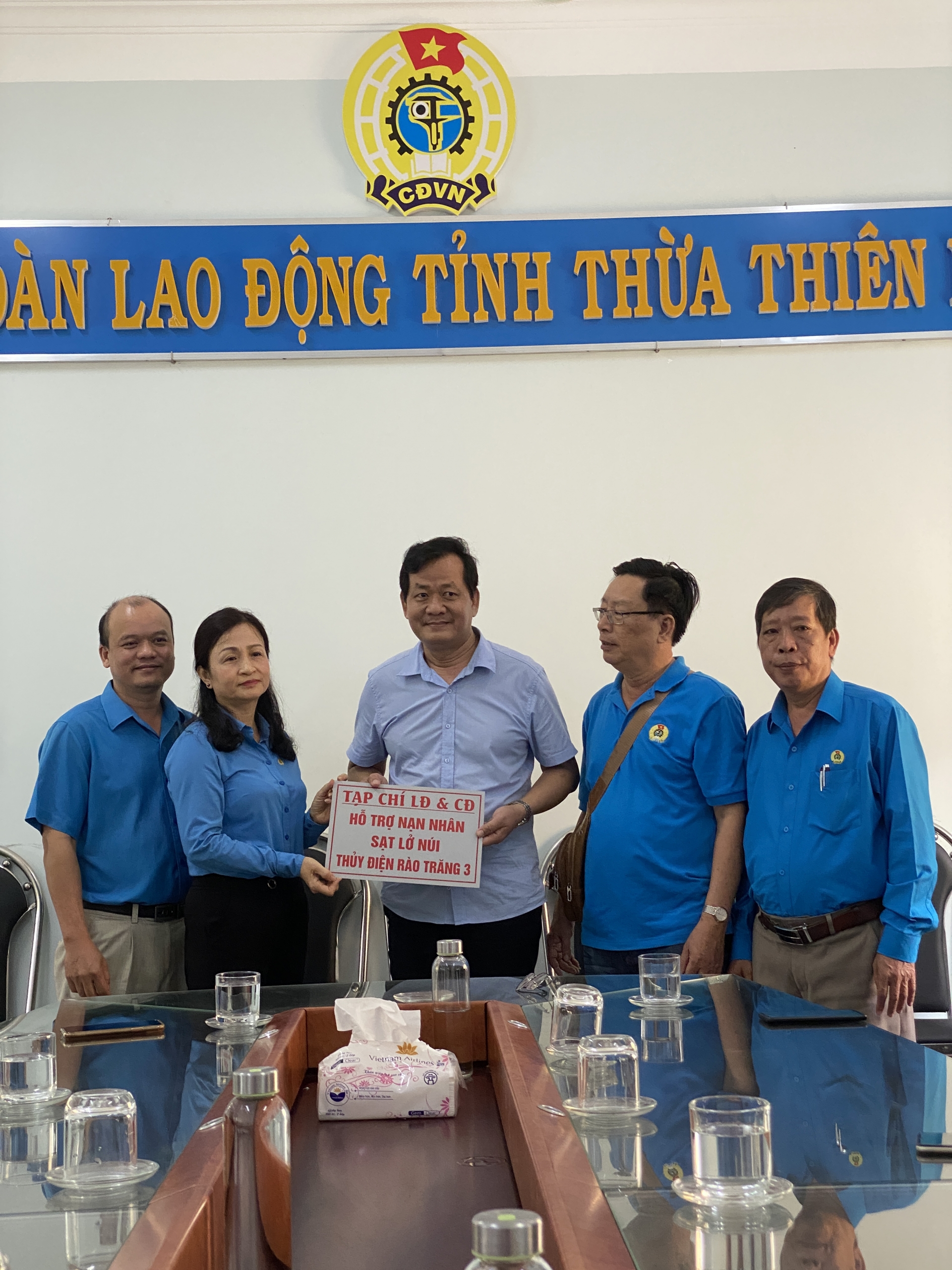 Xót xa gia cảnh của các nạn nhân vụ sạt lở đất tại thủy điện Rào Trăng 3 Xót xa gia cảnh của các nạn nhân vụ sạt lở đất tại thủy điện Rào Trăng 3