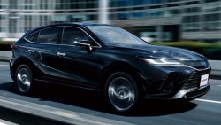 Toyota Harrier có mắt tại Singapore với giá 2,78 tỷ đồng