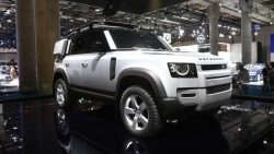 Sắp có phiên bản Land Rover Defender mini, Mercedes GLA dè chừng