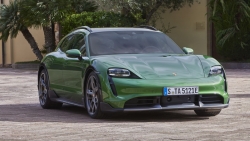Porsche Taycan Cross Turismo ra mắt, với giá từ 93.635 Euro