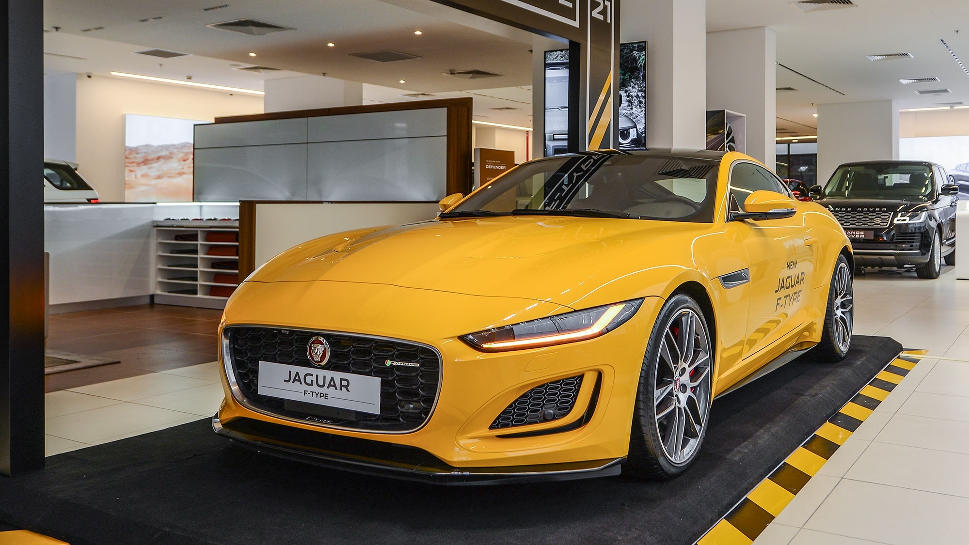 Xe thể thao Jaguar F-Type R-Dynamic giá hơn 8,7 tỷ đồng