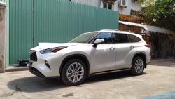 Cận cảnh Toyota Highlander Limited 2020 đầu tiên đến Việt Nam