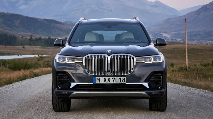 Giá BMW X7 giảm giá 650 triệu đồng