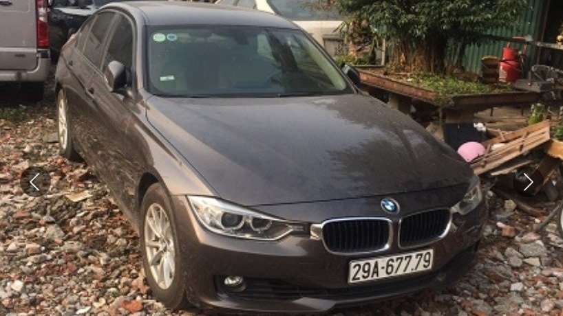 Ngân hàng thanh lý xe BMW 320i và BMW 750Li giá rẻ