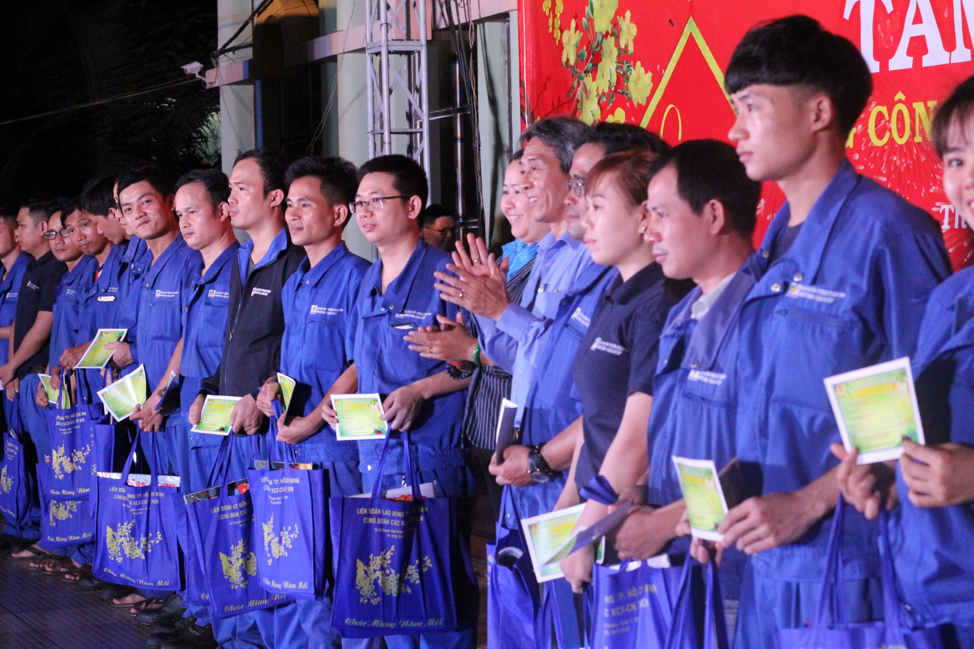 Tết sum vầy 2020, chan chứa tình thương, ấm áp lòng người