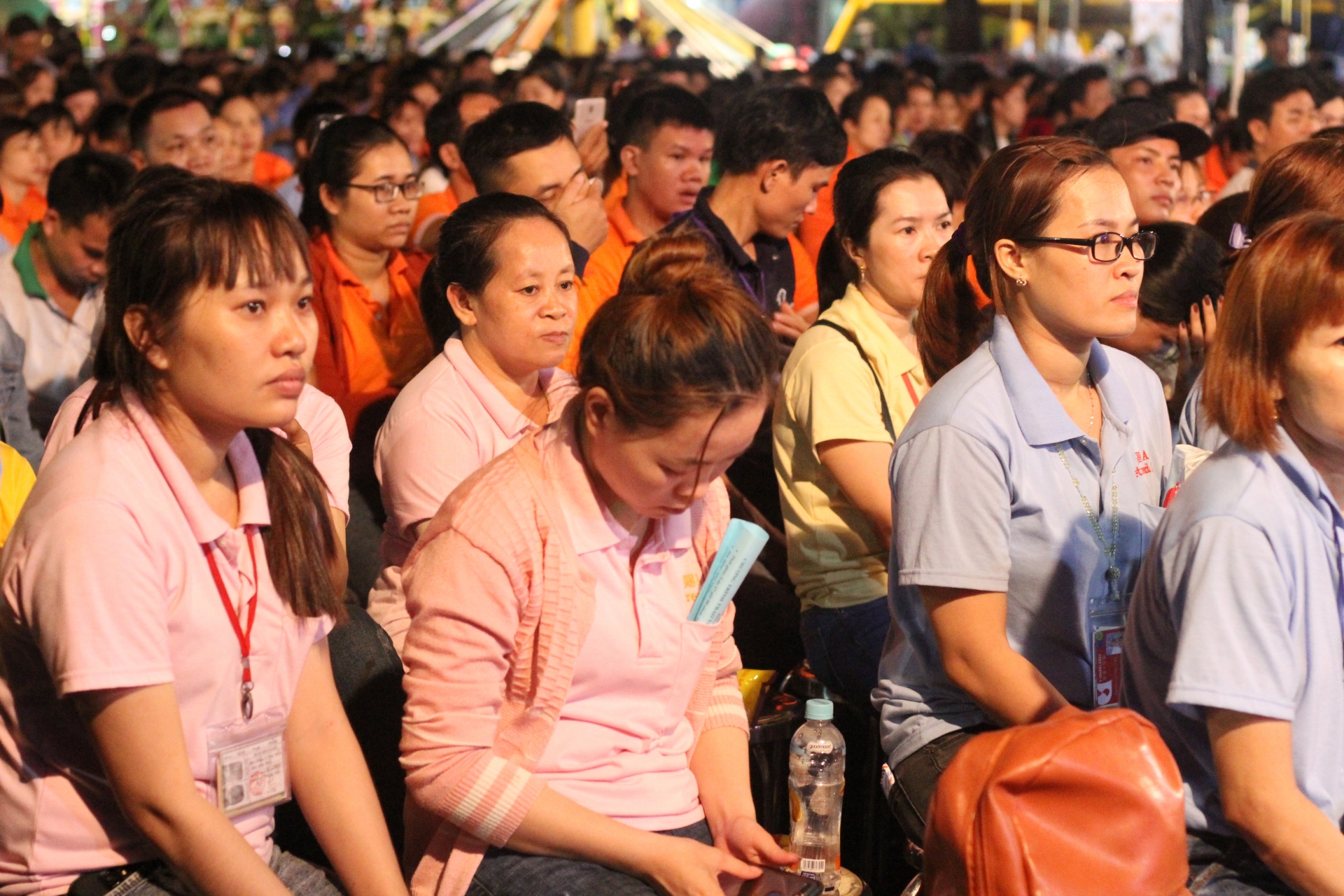 Luôn chăm lo cho công nhân người lao động có Tết cổ truyền hạnh phúc, đủ đầy luon cham lo cho cong nhan nguoi lao dong co tet co truyen hanh phuc du day