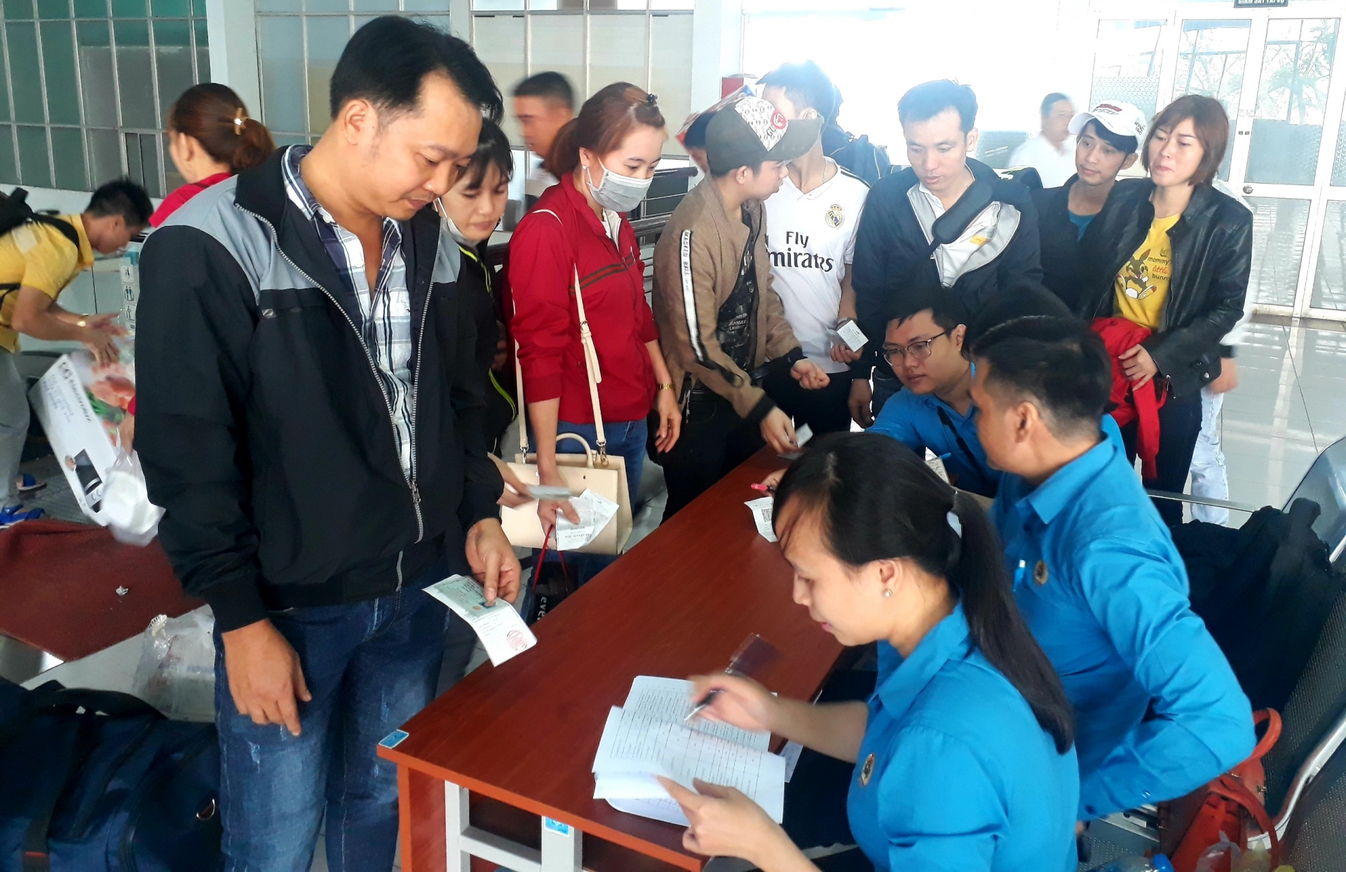 458 công nhân hạnh phúc, háo hức lên tàu về quê ăn Tết cùng “Tấm vé nghĩa tình”