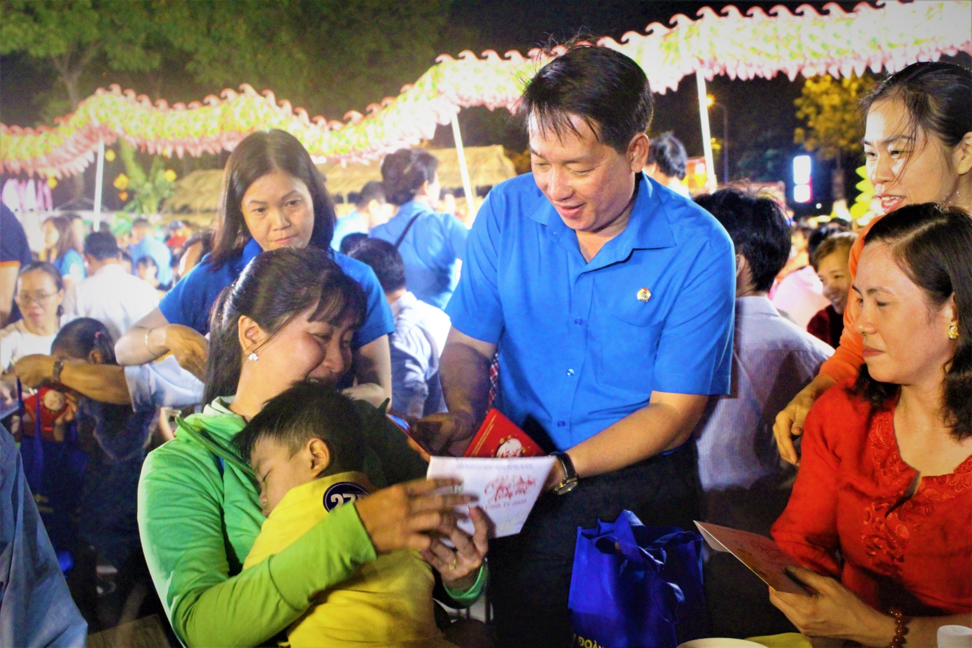 Gia đình công nhân hoàn cảnh khó khăn ấm áp vì có Tết sum vầy gia dinh cong nhan hoan canh kho khan am ap vi co tet sum vay