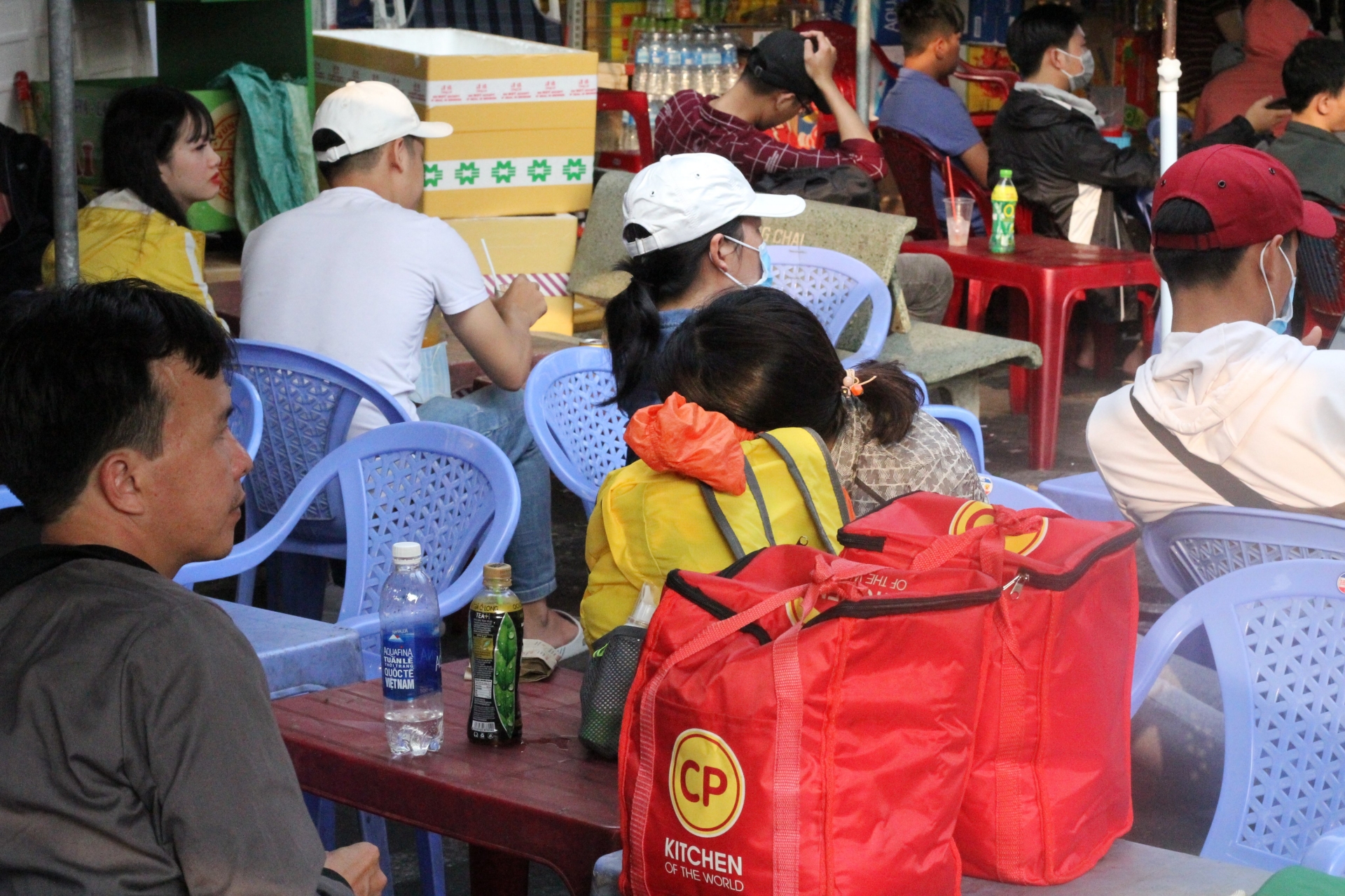 "Cám cảnh" người lao động về quê đón Tết Canh Tý tại các bến xe khách cam canh nguoi lao dong ve que don tet canh ty tai cac ben xe khach