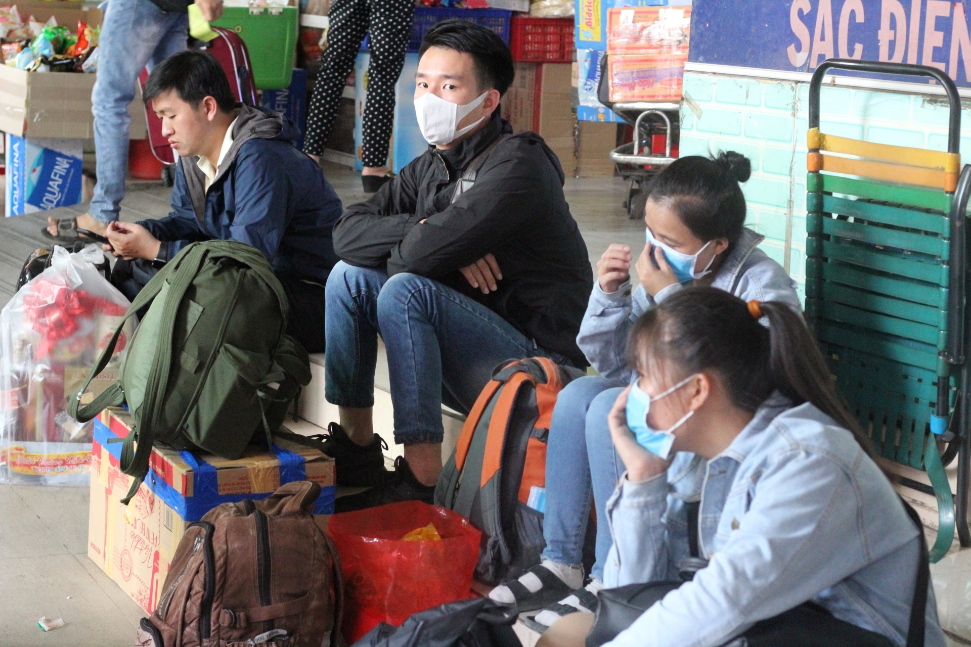 "Cám cảnh" người lao động về quê đón Tết Canh Tý tại các bến xe khách cam canh nguoi lao dong ve que don tet canh ty tai cac ben xe khach