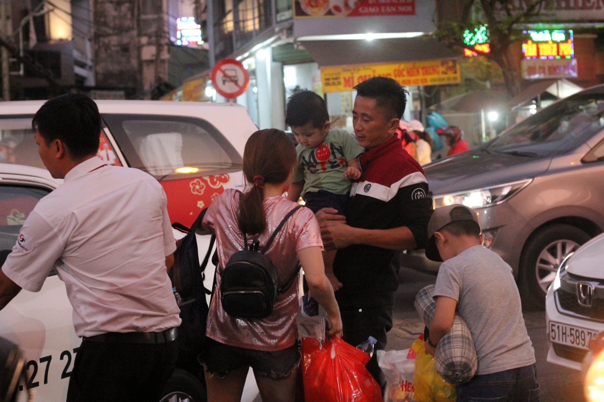 "Cám cảnh" người lao động về quê đón Tết Canh Tý tại các bến xe khách cam canh nguoi lao dong ve que don tet canh ty tai cac ben xe khach