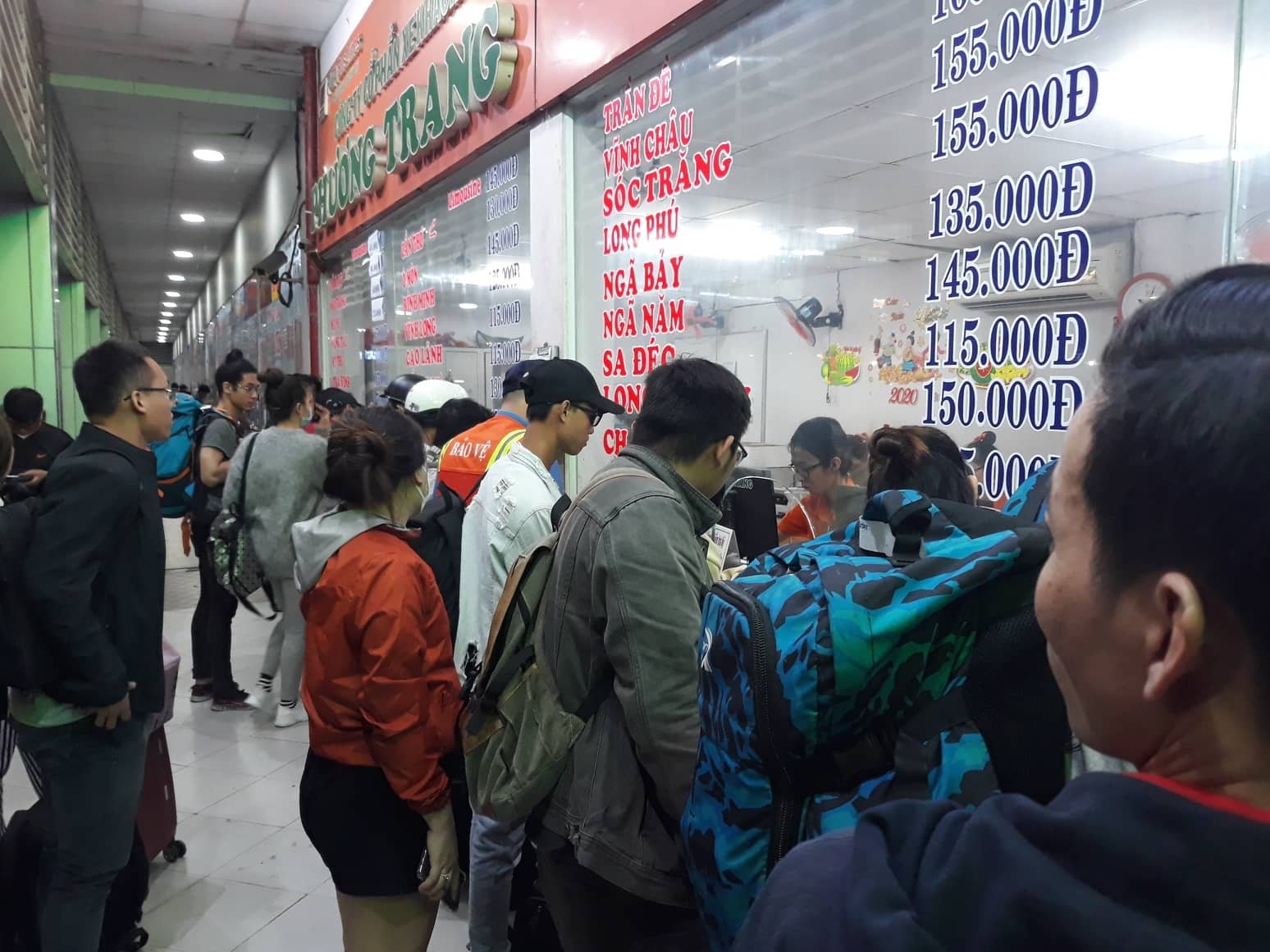 "Cám cảnh" người lao động về quê đón Tết Canh Tý tại các bến xe khách cam canh nguoi lao dong ve que don tet canh ty tai cac ben xe khach